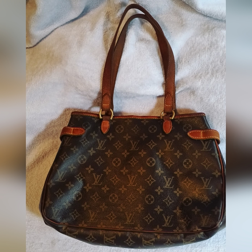 Vintage 2006 Louis Vuitton Monogram Batignolles horizontal tote bag. 14" x 9½"